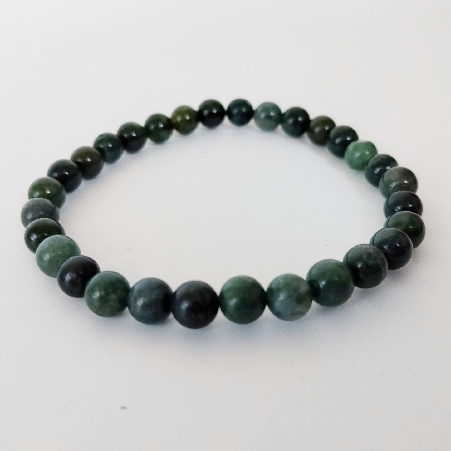 Découvrez le bracelet en agate mousse véritable. Une pierre naturelle de renouveau et d'ancrage pour harmoniser vos émotions et libérer le stress.