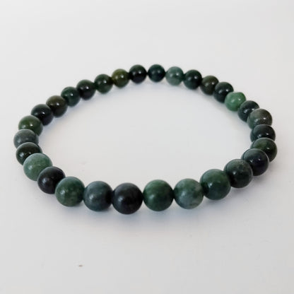 Découvrez le bracelet en agate mousse véritable. Une pierre naturelle de renouveau et d'ancrage pour harmoniser vos émotions et libérer le stress.