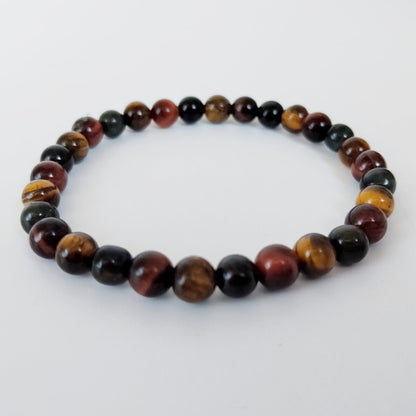 Découvrez le bracelet 3 Yeux en pierres naturelles. Un puissant bijou de protection et d'ancrage en Œil de Tigre, Faucon et Taureau pour toute la famille.