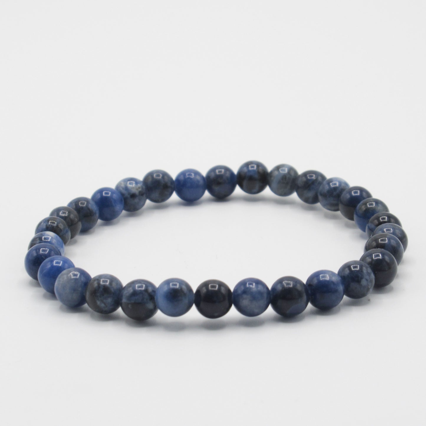 Bracelet Sodalite Femme/Homme en pierres naturelles  https://monjolicaillou.fr/products/bracelet-sodalite-femme-homme-en-pierres-naturelles