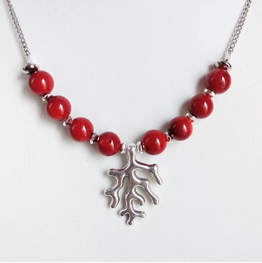 Collier en corail rouge naturel – Confiance, vitalité & bien-être. Perles 8 mm & pendentif 28 mm. Bijou énergétique aux nombreuses vertus.


