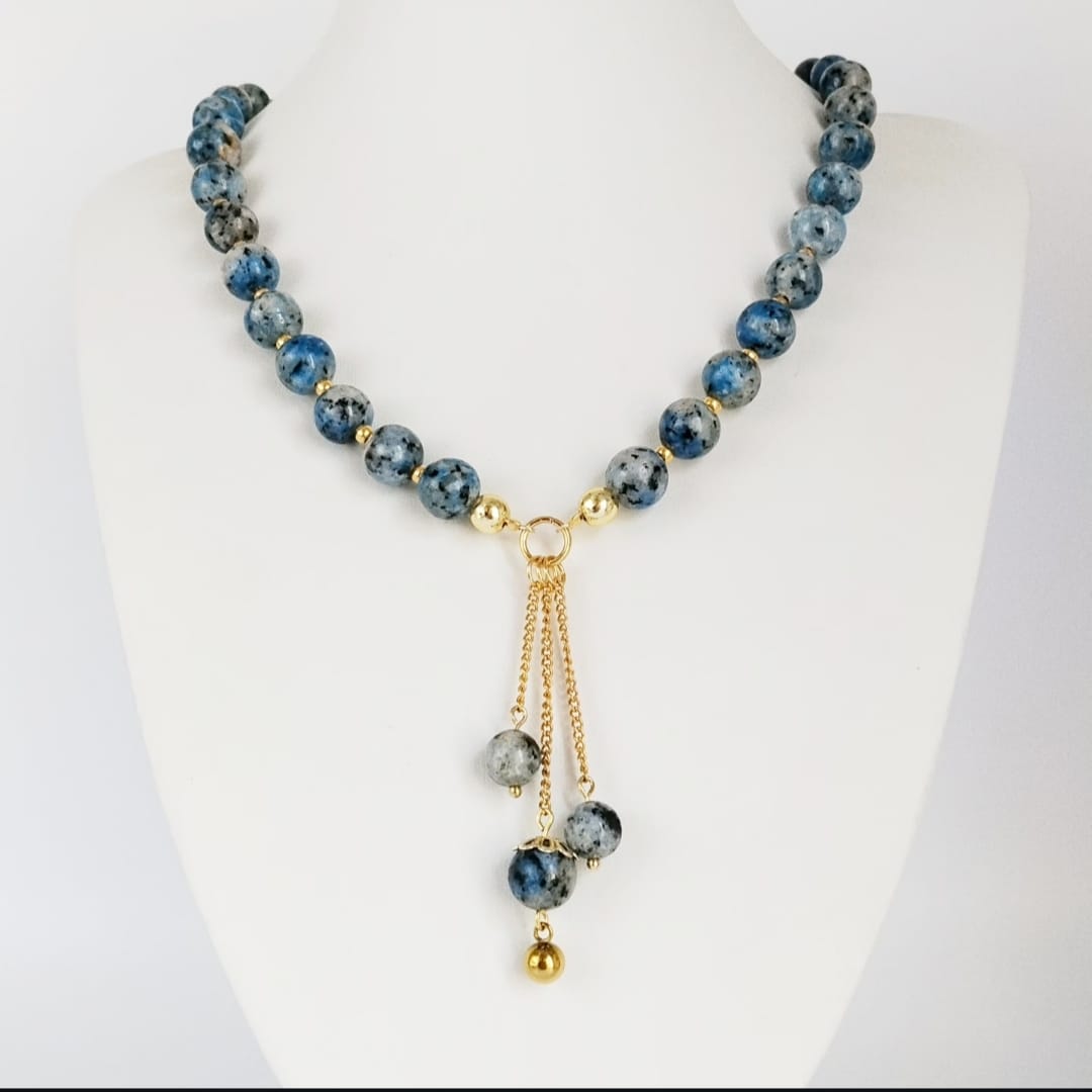 Collier en jaspe K2 naturel, pierre rare de protection et d’harmonie. Favorise sérénité, intuition, confiance en soi et équilibre émotionnel.