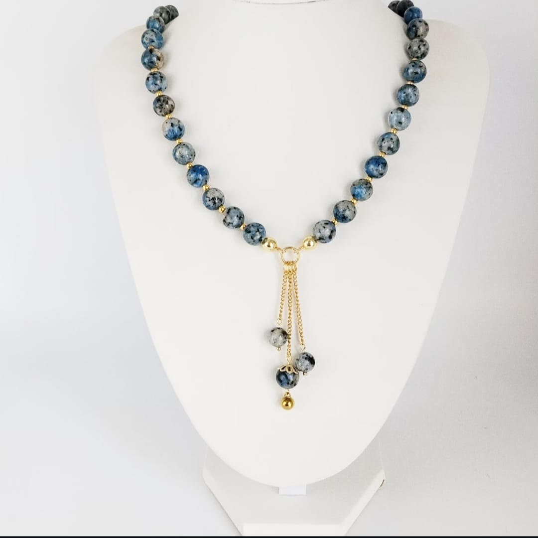 Collier en jaspe K2 naturel, pierre rare de protection et d’harmonie. Favorise sérénité, intuition, confiance en soi et équilibre émotionnel.