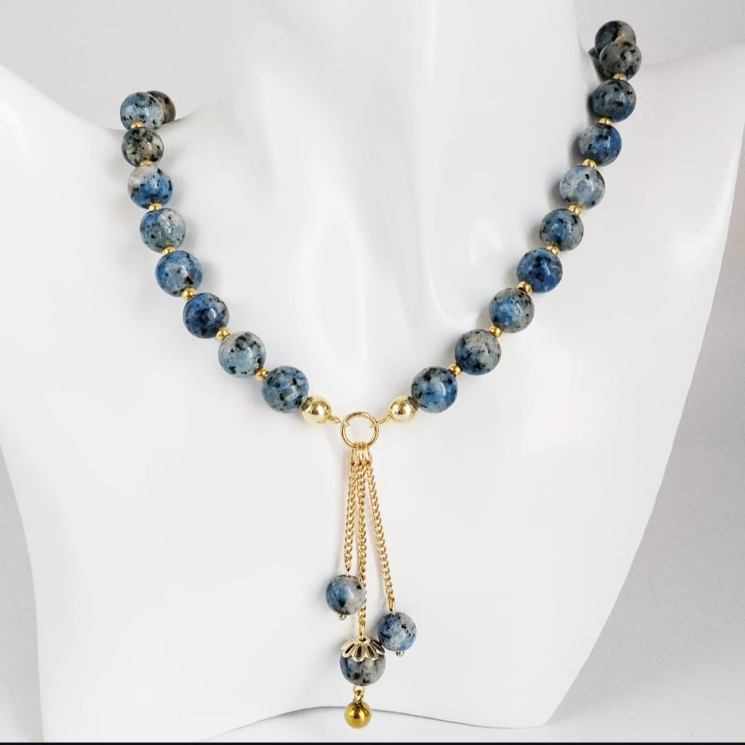 Collier en jaspe K2 naturel, pierre rare de protection et d’harmonie. Favorise sérénité, intuition, confiance en soi et équilibre émotionnel.