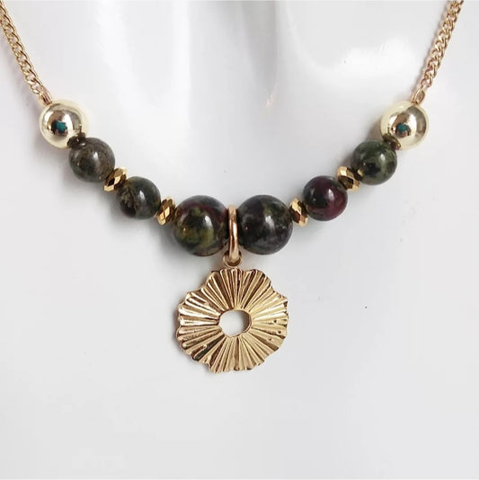 jaspe sang de dragon, collier pierre naturelle, bijou énergétique, pierre d’ancrage, pierre de confiance, collier jaspe rouge vert, lithothérapie courage, collier jaspe naturel