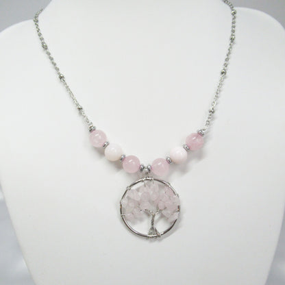 Collier Quartz rose Opale rose - Arbre de vie  https://monjolicaillou.fr/products/collier-quartz-rose-opale-rose-arbre-de-vie  Ce collier en Quartz rose et Opale rose est orné d'un pendentif de l'arbre de vie. Portez-le pour ressentir les bienfaits apaisants du Quartz rose et les vibrations positives de l'opale rose.