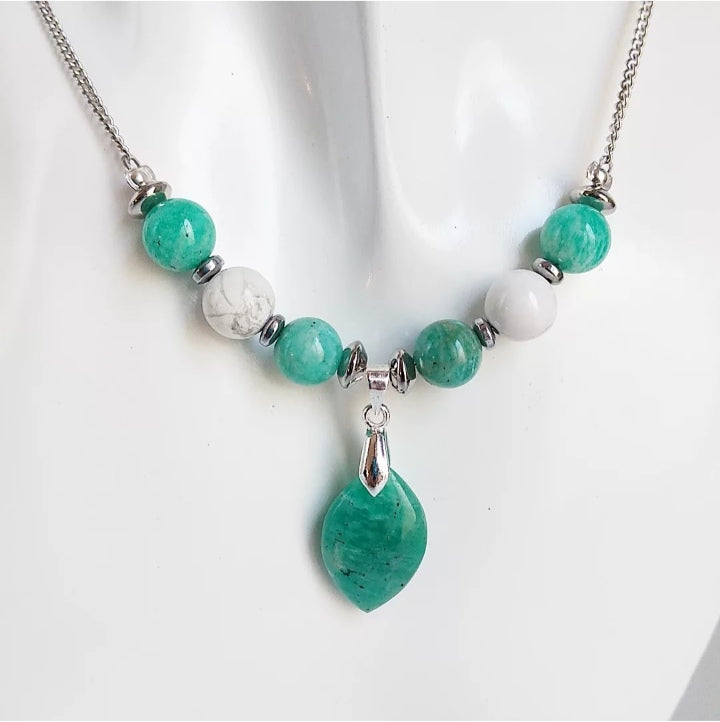 Collier en pierre naturelle- Amazonite AAA et Howlite - Marquise