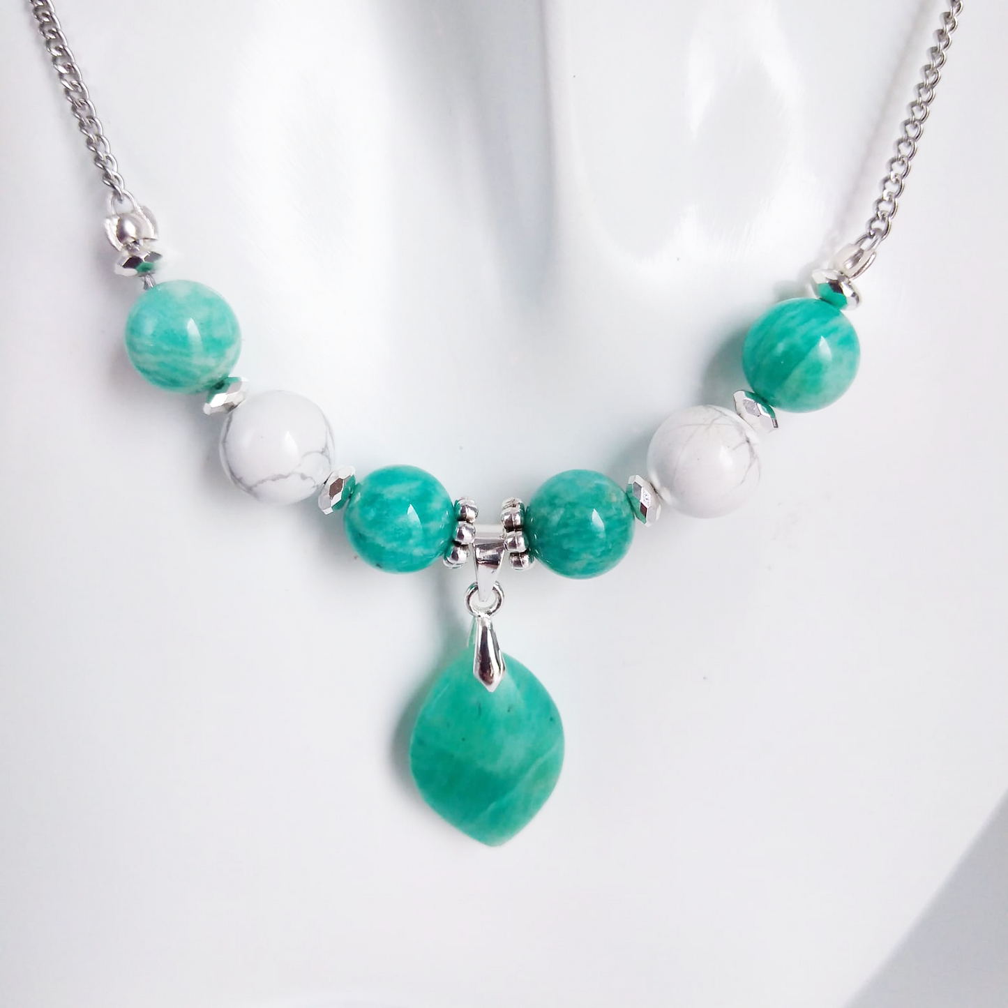 Collier en pierre naturelle- Amazonite AAA et Howlite - Marquise