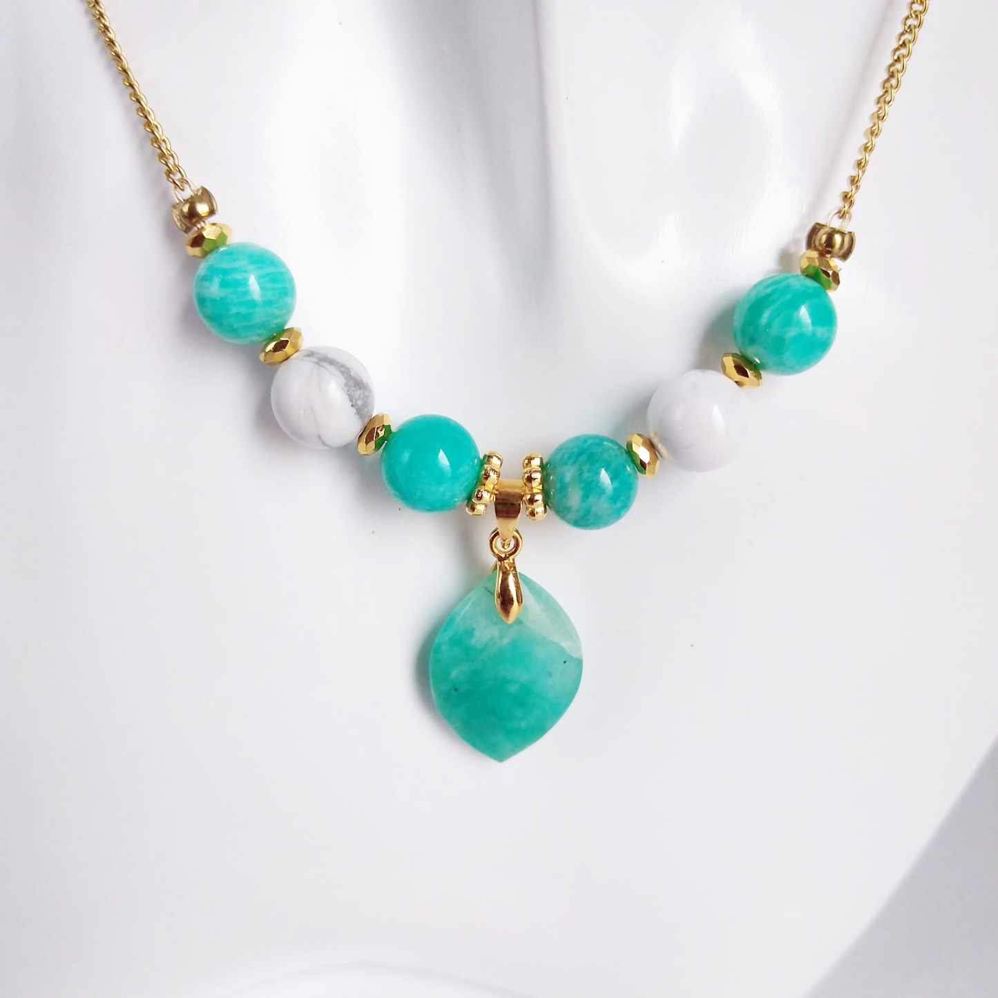 Collier en pierre naturelle- Amazonite AAA et Howlite - Marquise