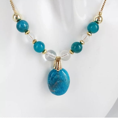 Collier en Apatite naturelle AAA : équilibre les chakras, favorise la communication et soutient la perte de poids. Élégance & énergie positive.