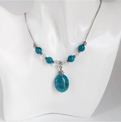 Collier en Apatite naturelle AAA : équilibre les chakras, favorise la communication et soutient la perte de poids. Élégance & énergie positive.