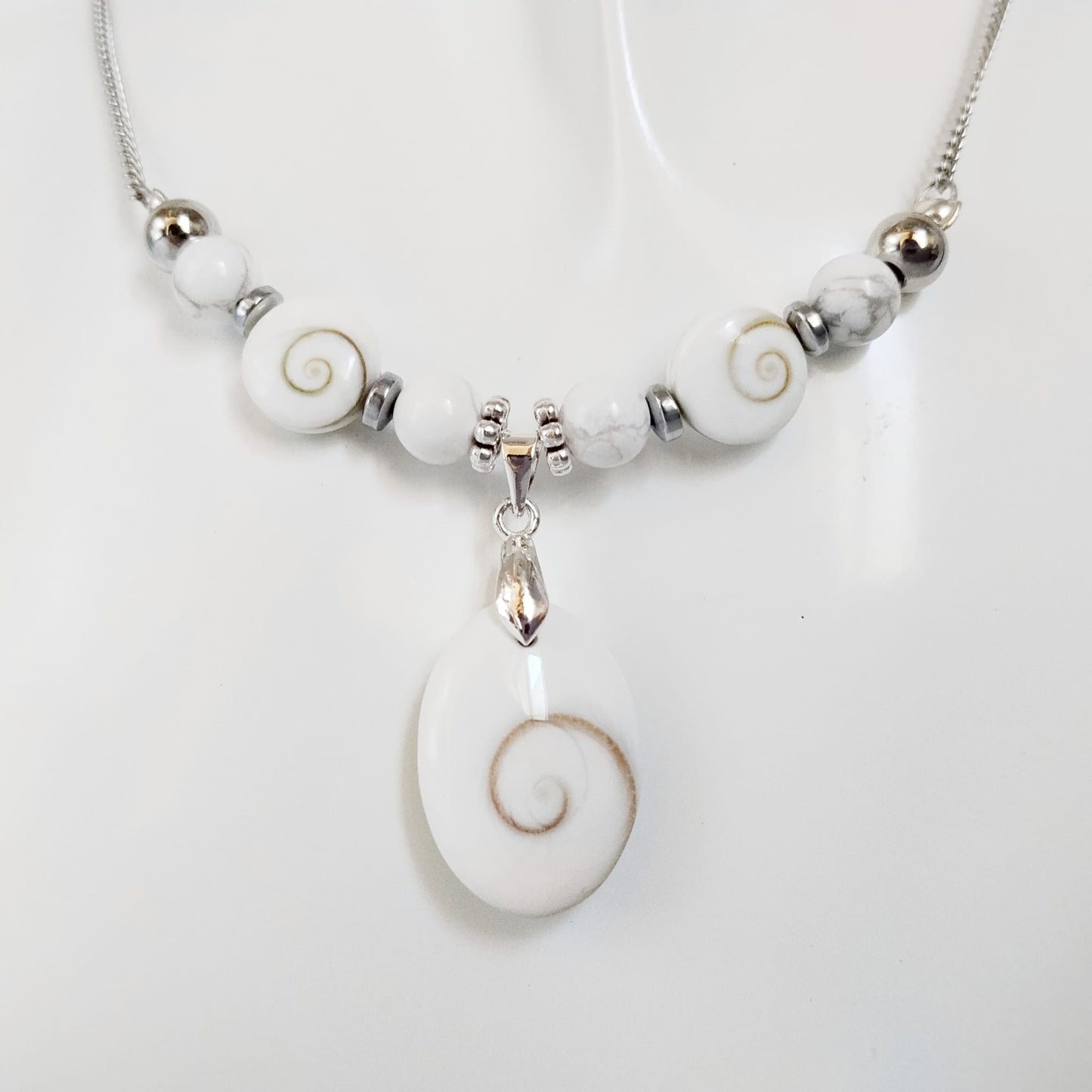 Collier en pierre naturelle - Oeil de Sainte Lucie et Howlite
