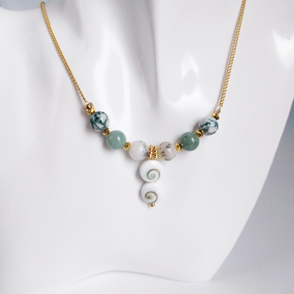 Attirez la chance, la prospérité et la protection avec notre sélection de pierres porte-bonheur : Œil de Sainte-Lucie, Agate Mousse, Jade, Merlinite.
