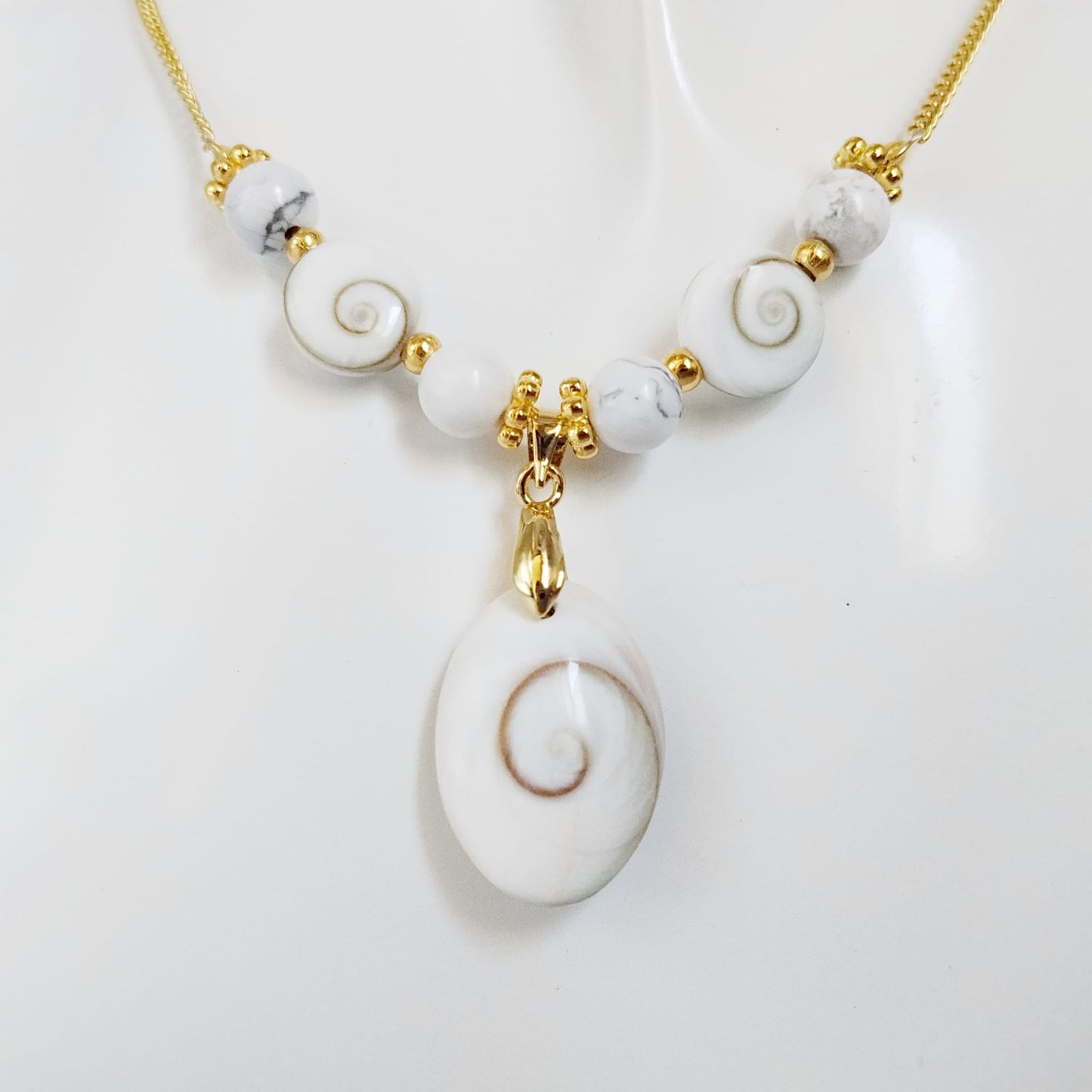Collier en pierre naturelle - Oeil de Sainte Lucie et Howlite