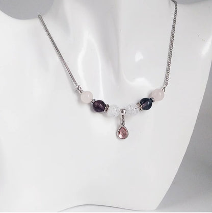Collier en pierres naturelles Fluorite Pourpre & Quartz Rose. Apaise le cœur, clarifie l’esprit et diffuse amour et sérénité au quotidien.