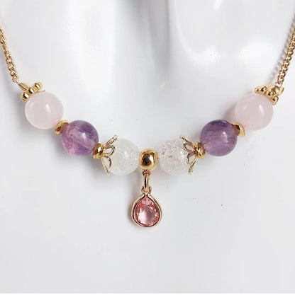 Collier en pierres naturelles Fluorite Pourpre & Quartz Rose. Apaise le cœur, clarifie l’esprit et diffuse amour et sérénité au quotidien.
