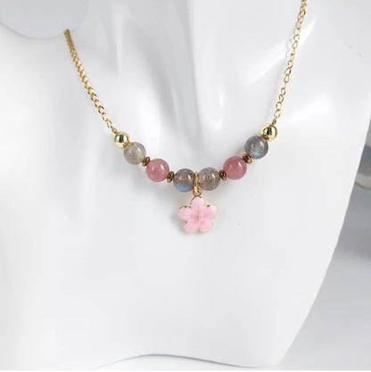 Laissez-vous séduire par l'alliance puissante de deux pierres exceptionnelles : la Labradorite AAA , pierre de protection par excellence, et le Quartz Fraise , véritable élixir de douceur et d'amour. 