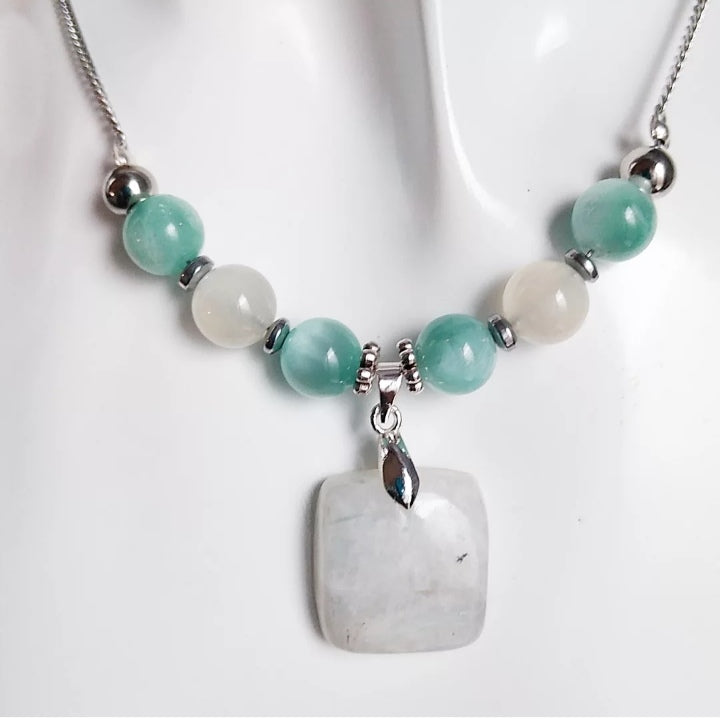 Collier en pierre naturelle - Pierre de lune blanche et Pierre de lune verte (garniérite)