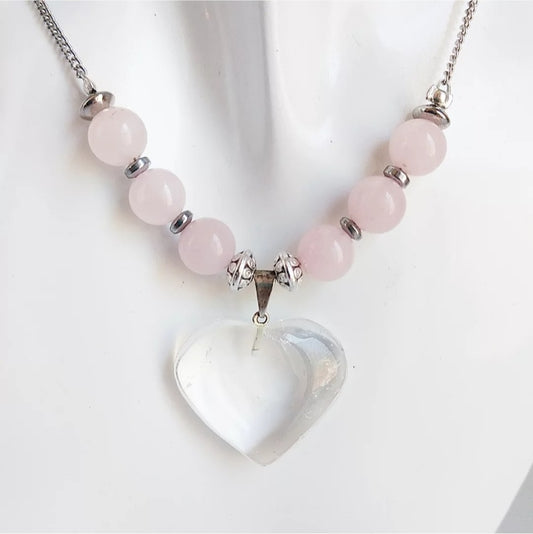 Collier en Quartz Rose et Cristal de Roche – Amour, apaisement et énergie. Pierre naturelle, parfait pour l’équilibre émotionnel et spirituel.