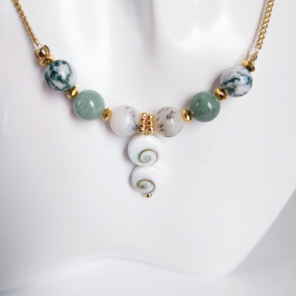 Attirez la chance, la prospérité et la protection avec notre sélection de pierres porte-bonheur : Œil de Sainte-Lucie, Agate Mousse, Jade, Merlinite.
