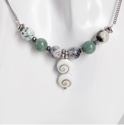 Ce bijou est l'allié idéal pour toute femme en quête de succès et de bonheur