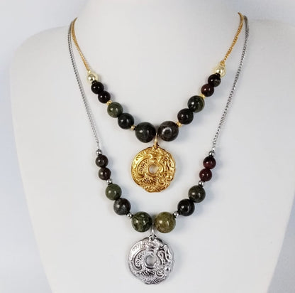 Collier en Agate Sang de Dragon avec pendentif Dragon. Pierre d’ancrage, de force et de confiance. Bijou énergétique en acier inoxydable, idéal pour le bien-être.