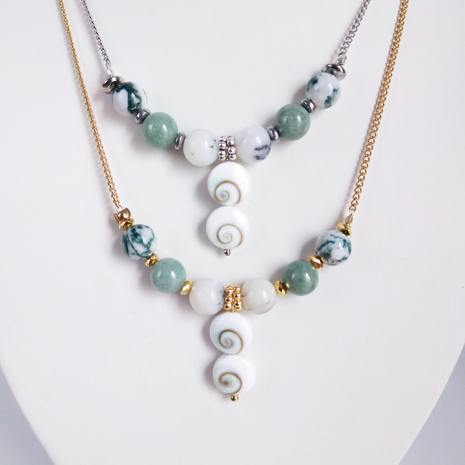 Attirez la chance, la prospérité et la protection avec notre sélection de pierres porte-bonheur : Œil de Sainte-Lucie, Agate Mousse, Jade, Merlinite.
