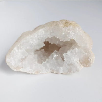Mini-Géode en Cristal de Roche – Amplificateur Énergétique et Clairvoyance