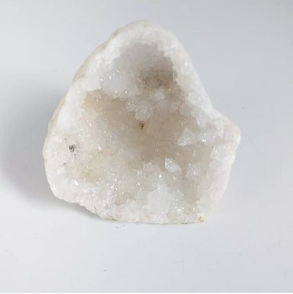 Mini-Géode en Cristal de Roche – Amplificateur Énergétique et Clairvoyance