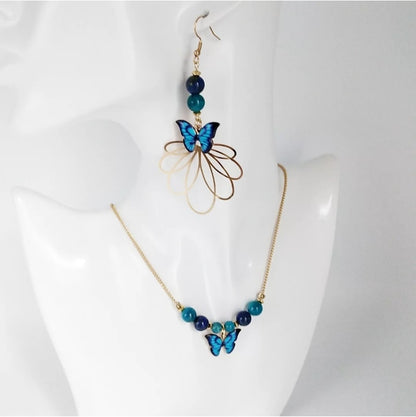 Collier en Apatite AAA et Lapis Lazuli AA avec pendentif papillon. Bijou énergétique pour l'équilibre, l’expression et la transformation. Idéal pour l’intuition, la créativité et le bien-être.


