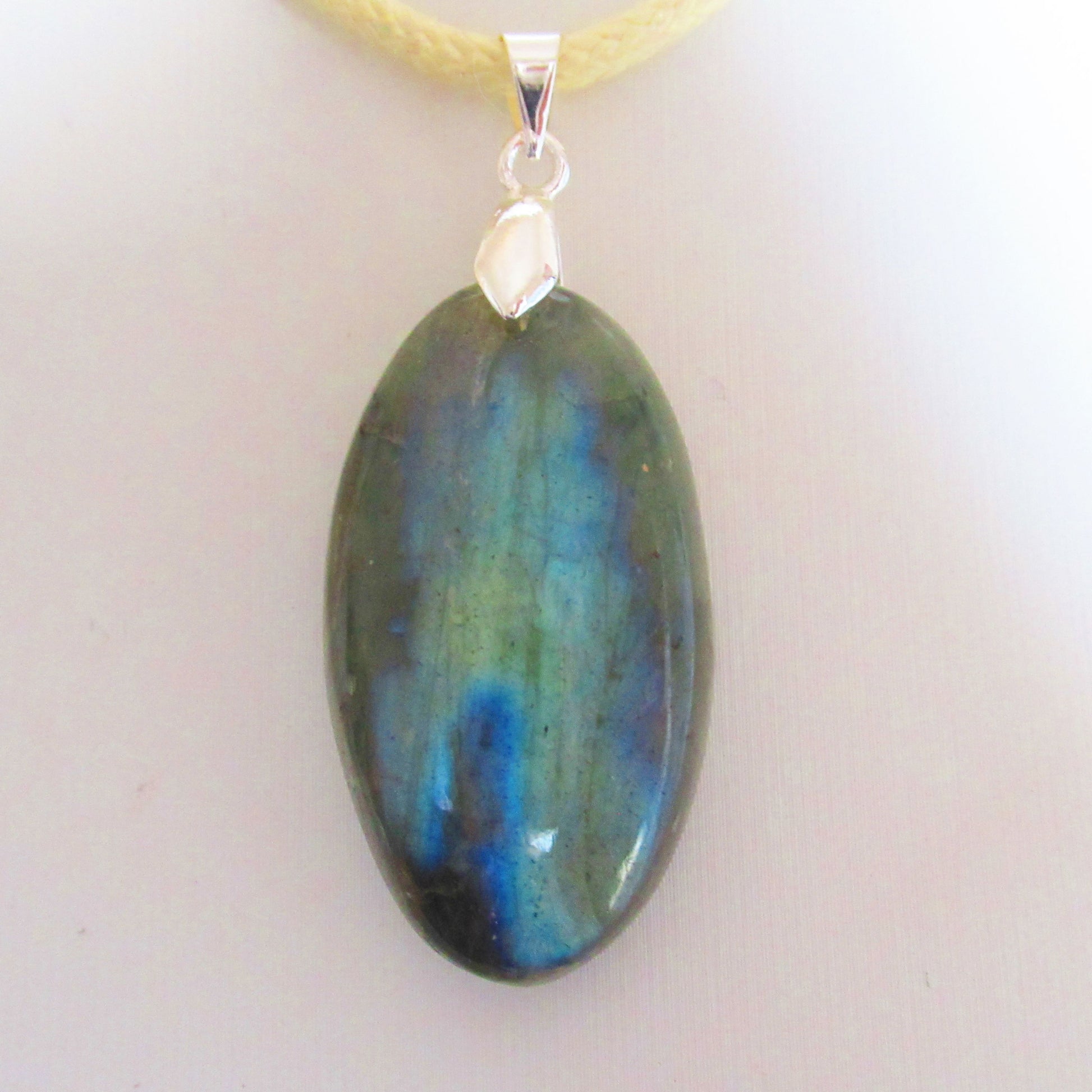 Pendentif Labradorite ref 6133 - Bijoux Minéraux de Gaia Pendentif Labradorite ref 6133 - Bijoux Minéraux de Gaia