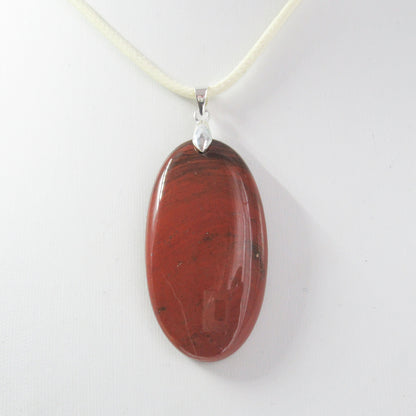 Pendentif Jaspe rouge en pierre naturelle  https://monjolicaillou.fr/products/pendentif-jaspe-rouge-en-pierre-naturelle  Besoin de renforcer votre confiance en vous ? Ce pendentif est là pour vous. En portant cette pierre naturelle, vous vous sentirez plus sûr de vos capacités, prêt à relever tous les défis qui se présentent à vous. 