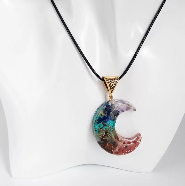 Pendentif Orgonite lune - 7 chakras - 40 mm