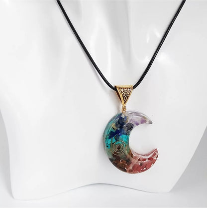 Pendentif Orgonite lune - 7 chakras - 40 mm