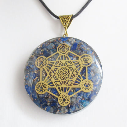 https://monjolicaillou.fr/products/pendentif-orgonite-en-pierres-naturelles-metatron-50-mm-aigue-marine-amethyste-cornaline-labradorite-lapis-lazuli-oeil-de-tigre-quartz-rose-shungite-sodalite-tourmaline-7-chakras