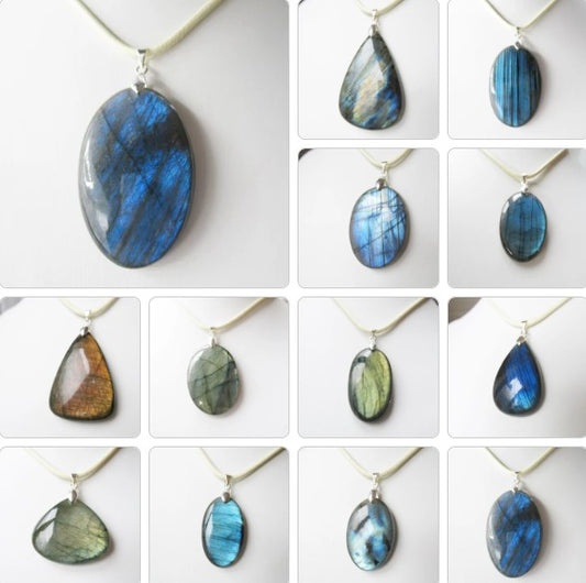 Pendentif Labradorite en pierre naturelle  https://monjolicaillou.fr/products/pendentif-labradorite-en-pierre-naturelle  Découvrez le Pendentif en Labradorite , une pierre naturelle d'une beauté rare et aux vertus protectrices incomparables. Connue comme la "pierre du thérapeute", la Labradorite agit comme un puissant bouclier contre les énergies négatives, vous enveloppant d'une aura de protection. 