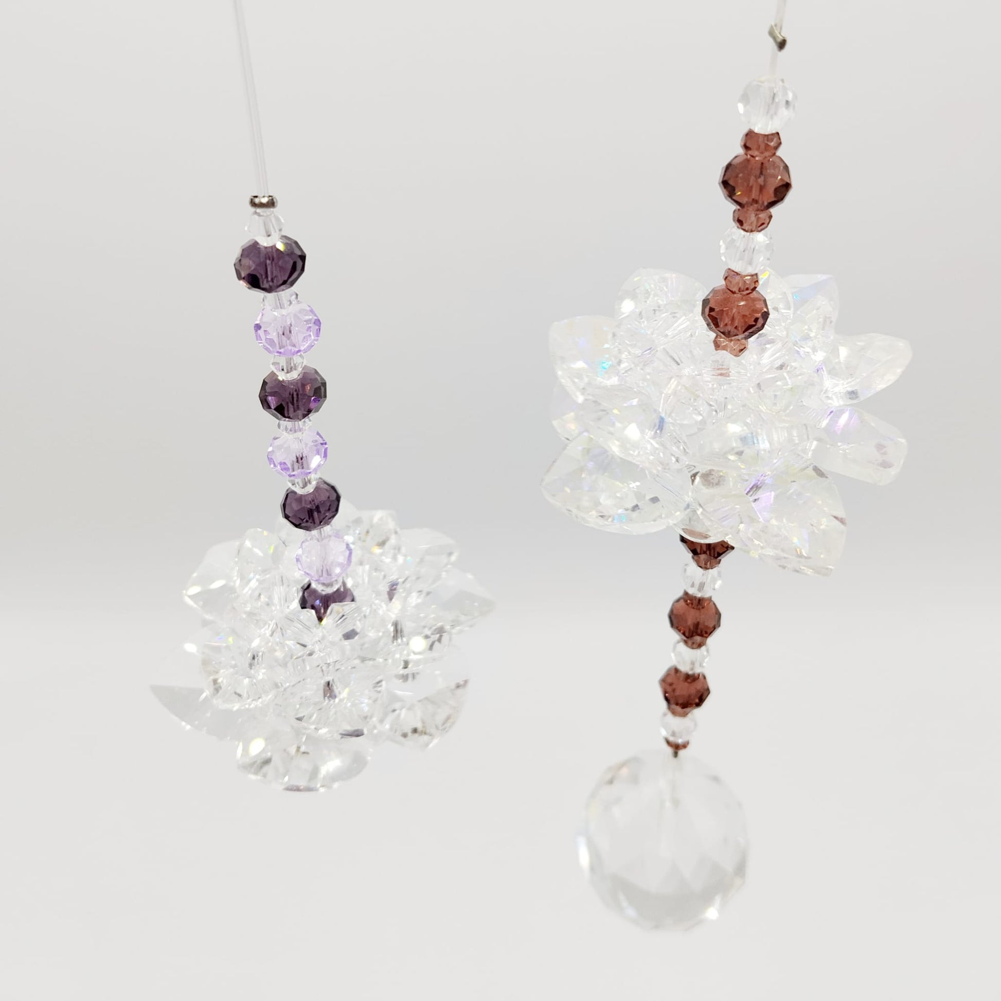 Apportez lumière et sérénité à votre intérieur avec l’Attrape-Soleil Fleur de Lotus. Cristal décoratif créant de magnifiques reflets arc-en-ciel. Idéal pour une ambiance zen et lumineuse.