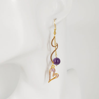 Découvrez les boucles d'oreilles vague en acier inoxydable doré et pierres naturelles. Laissez-vous envoûter par les énergies de l'Apatite, de l'Améthyste ou de la Malachite pour sublimer votre style et votre bien-être au quotidien.