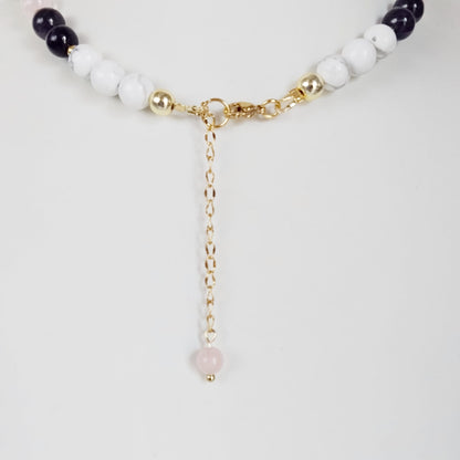 Découvre notre collier anti-stress en 4 pierres naturelles apaisantes. L'allié parfait pour apaiser l'esprit et retrouver la sérénité au quotidien.