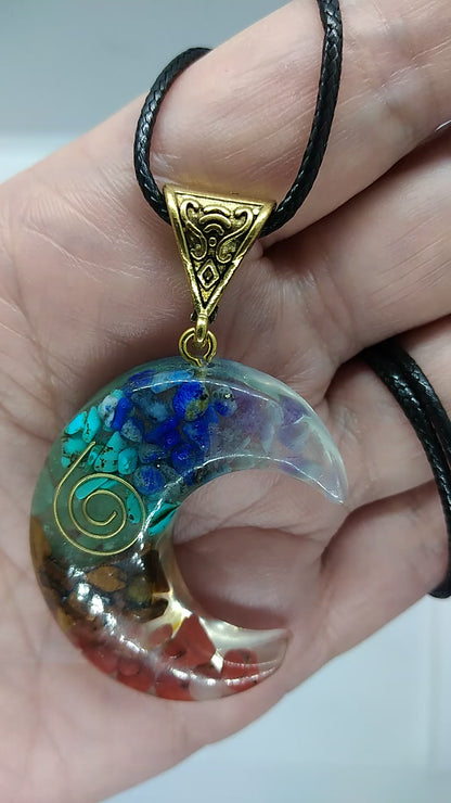 Pendentif Orgonite lune - 7 chakras - 40 mm